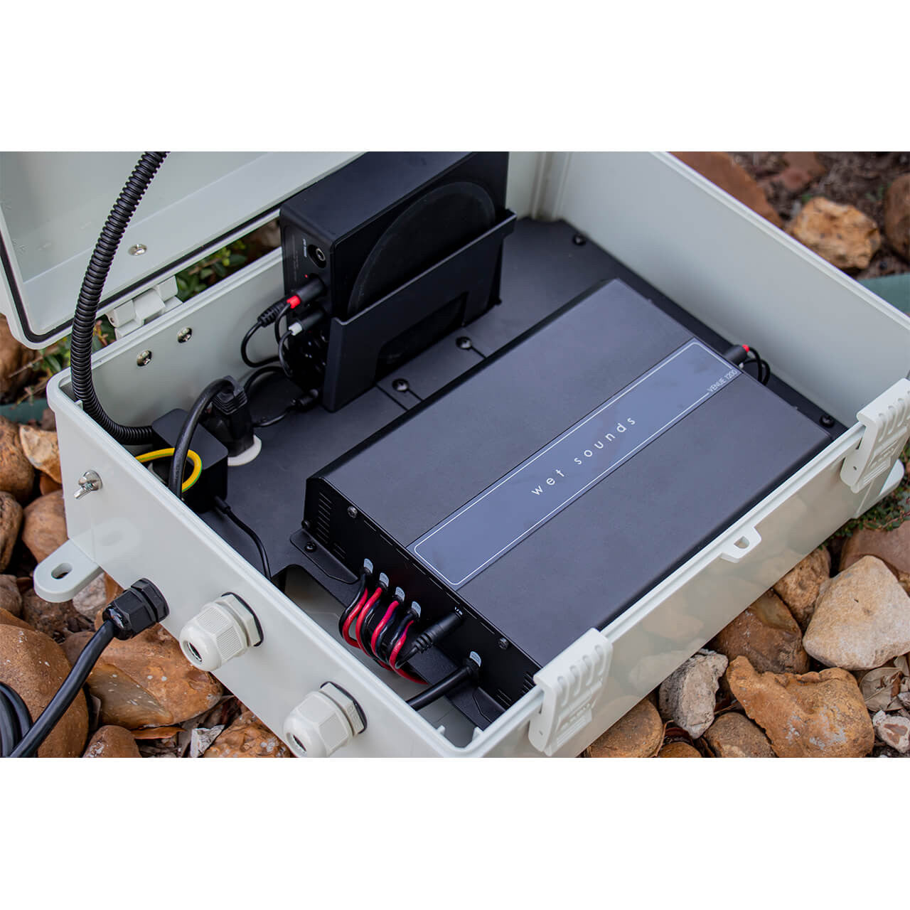 Wet Sounds | Venue Series 110v, 1200W 4 Channel Amplifier w/Enclosure Inside View