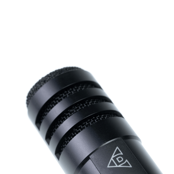 Handheld SKAA Pro microphone with 12-hour battery life designed for live vocals and content creation